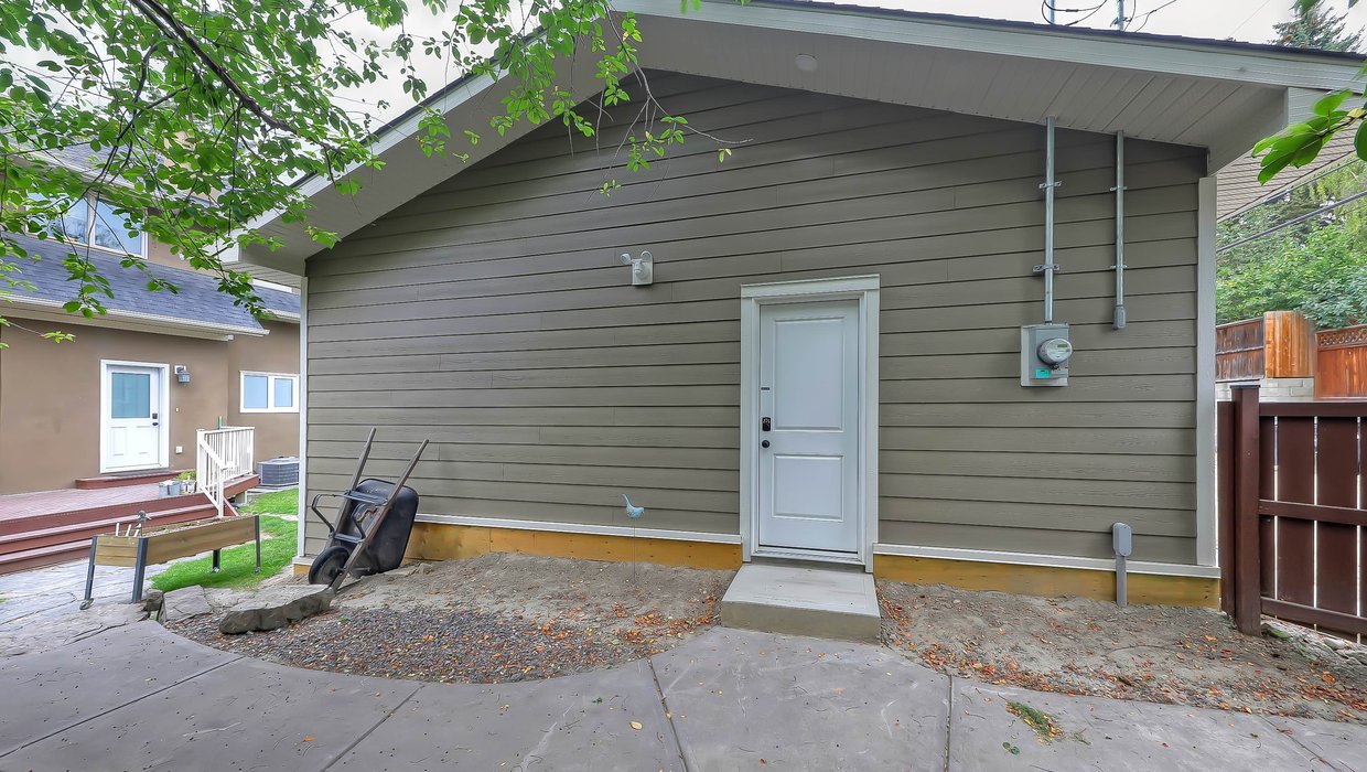 Chippendale Drive Calgary Garage Construction 7_copy[1]