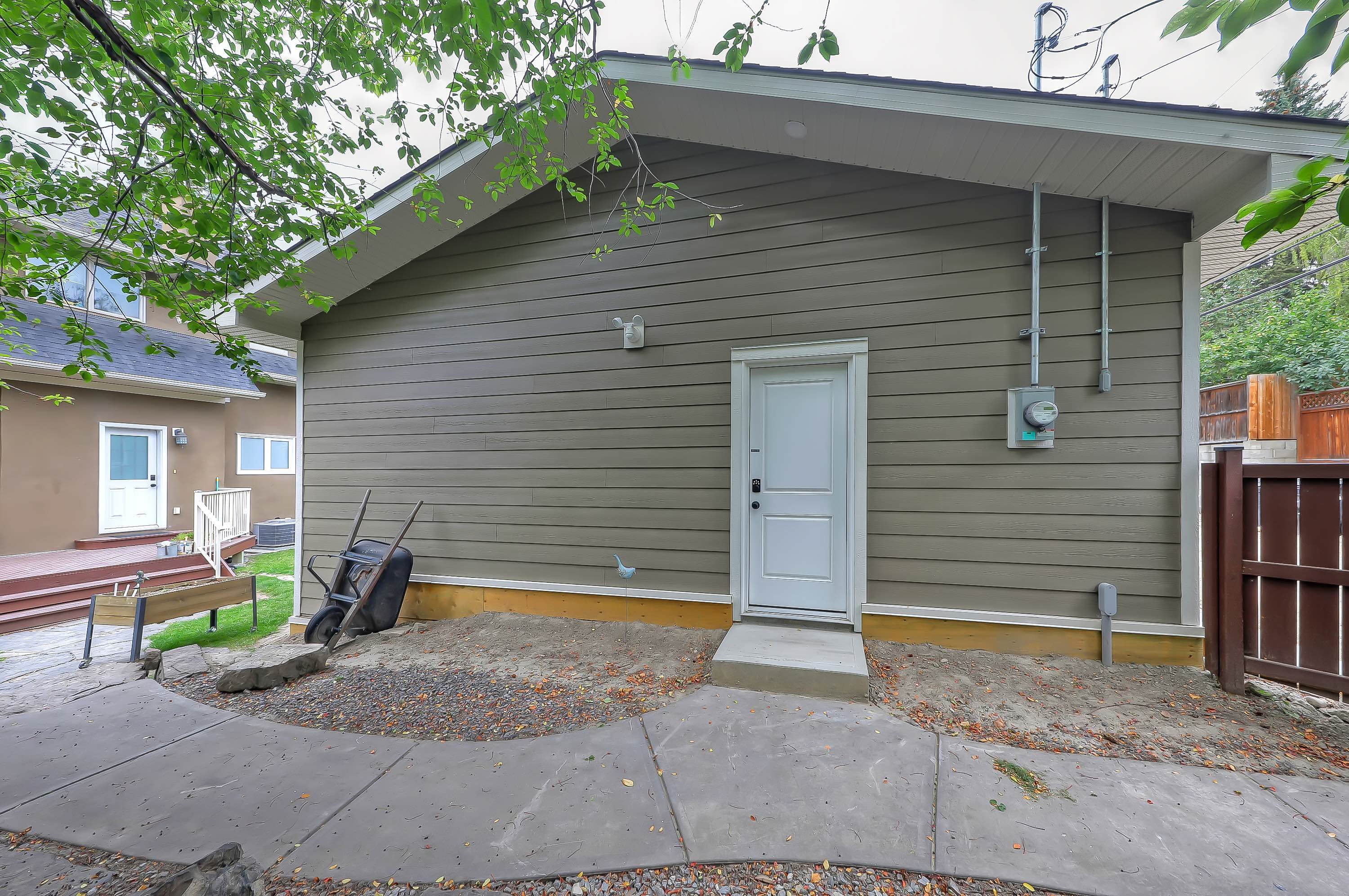 Chippendale Drive Calgary Garage Construction 7_copy[1]